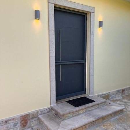 Diamante Beachfront Suites Ксилокастрон Екстериор снимка