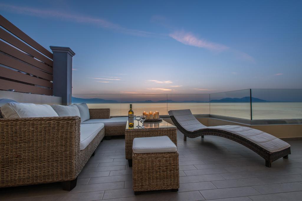 Diamante Beachfront Suites Ксилокастрон Екстериор снимка