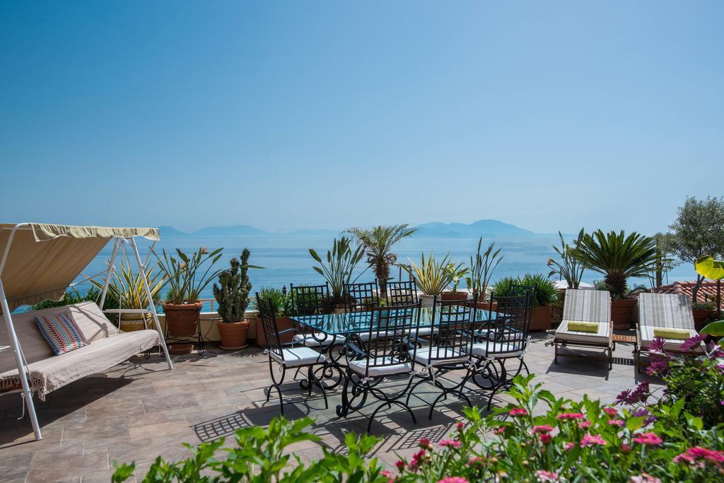 Diamante Beachfront Suites Ксилокастрон Екстериор снимка