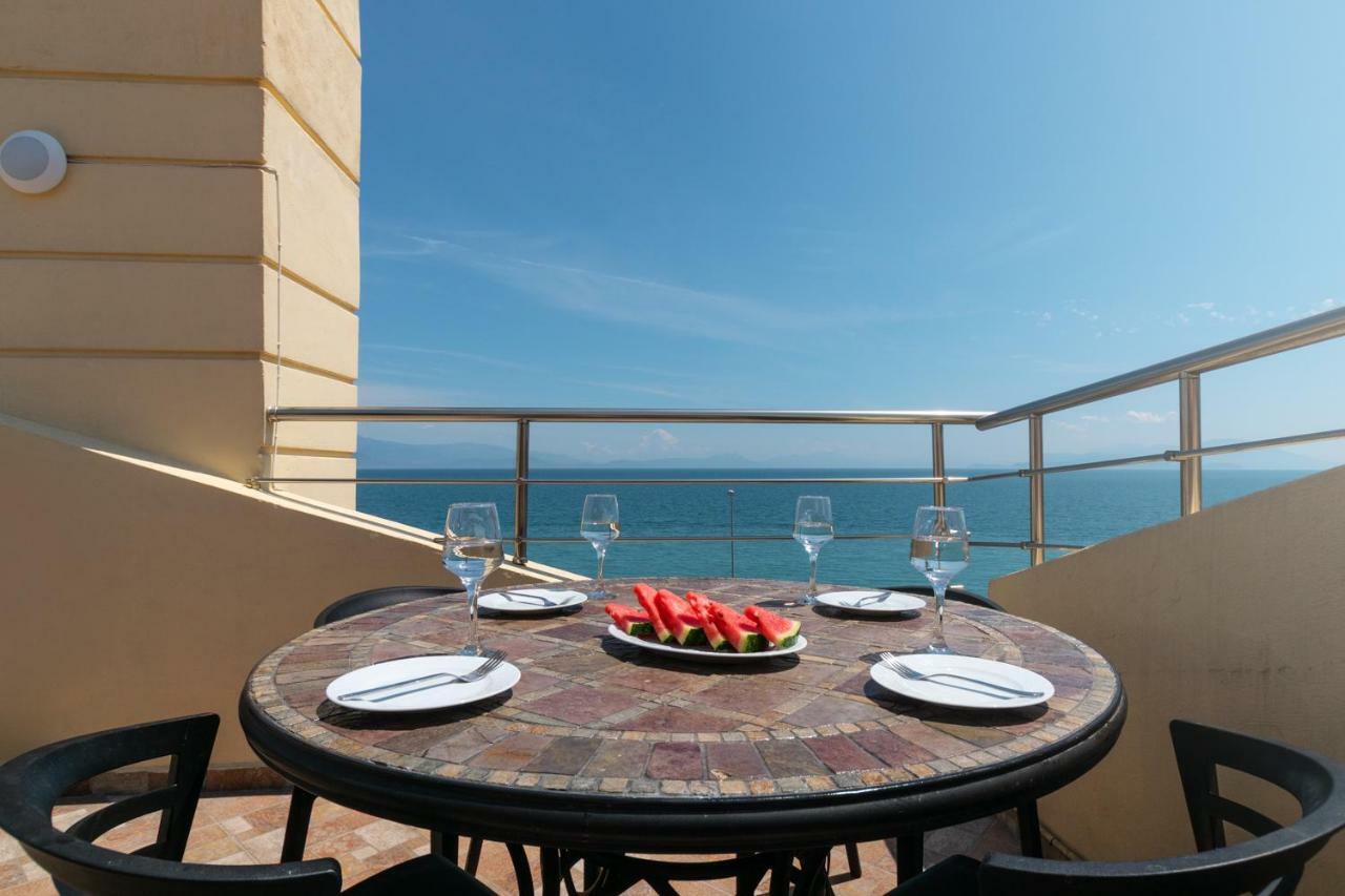 Diamante Beachfront Suites Ксилокастрон Екстериор снимка